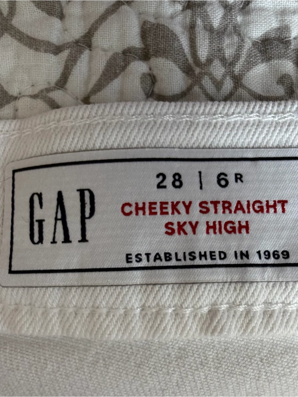 Gap Cheeky Sky High Straight White Jeans size 6 Regular - Picture 2 of 5